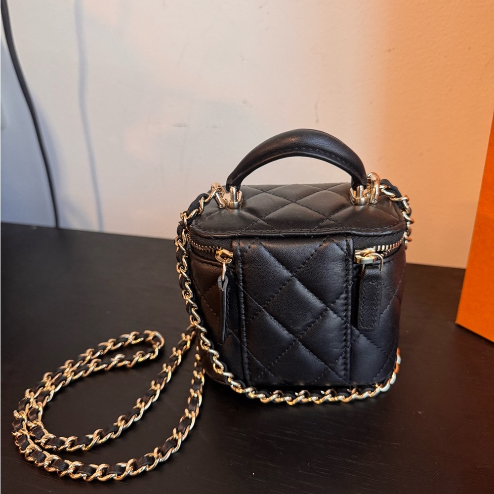 CHANEL Small Vanity With Chain - Picture 3 of 8